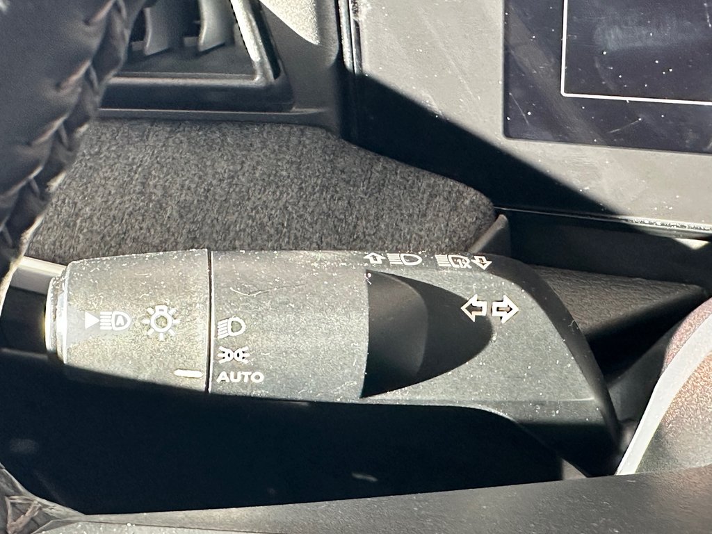 2025 Nissan Kicks SV AWD in Cowansville, Quebec - 38 - w1024h768px