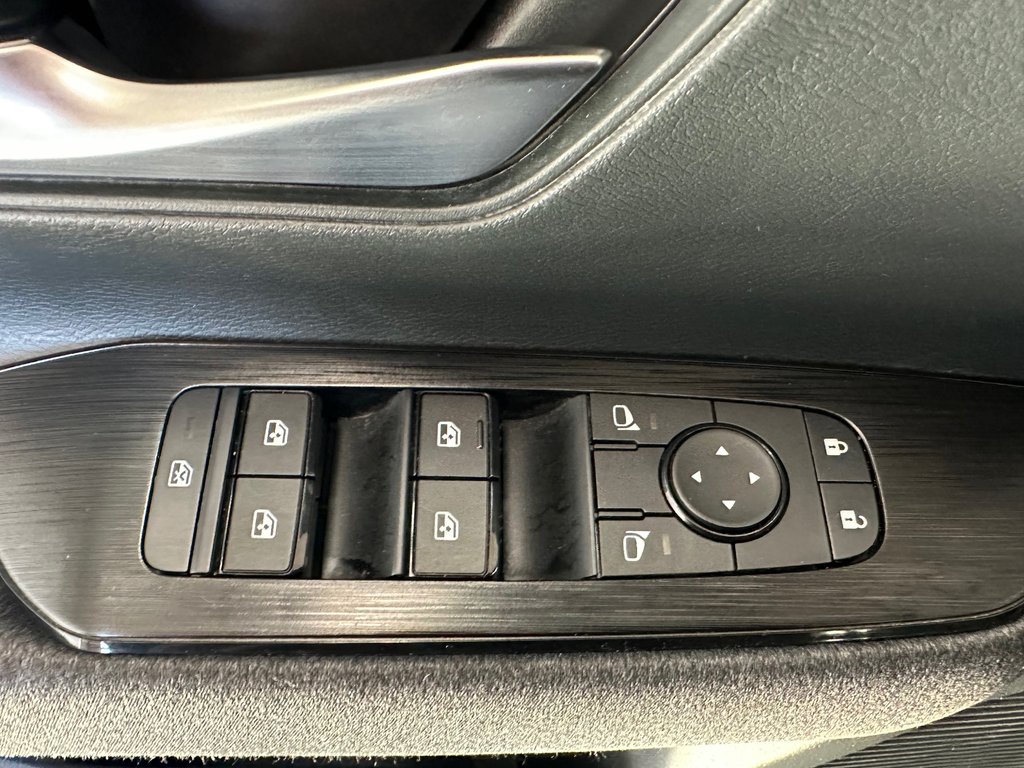 2025 Nissan Kicks SV AWD in Cowansville, Quebec - 27 - w1024h768px