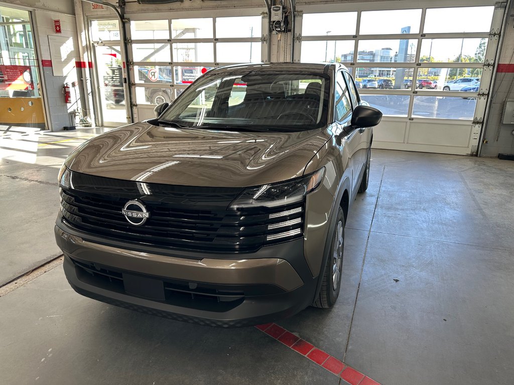 2025 Nissan Kicks S AWD in Cowansville, Quebec - 11 - w1024h768px