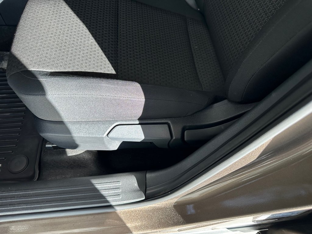 2025 Nissan Kicks S AWD in Cowansville, Quebec - 24 - w1024h768px