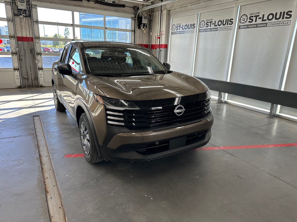 2025 Nissan Kicks S AWD in Cowansville, Quebec - 1 - w1024h768px
