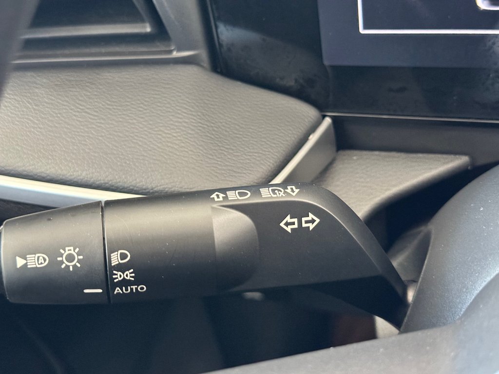 2025 Nissan Kicks S AWD in Cowansville, Quebec - 35 - w1024h768px