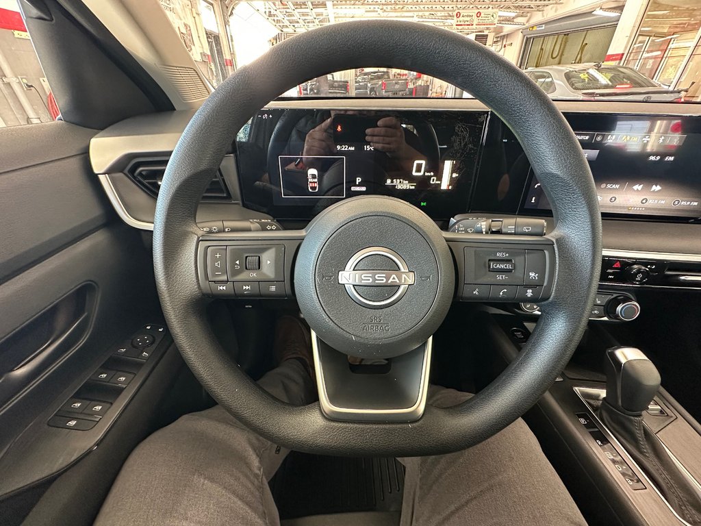 2025 Nissan Kicks S AWD in Cowansville, Quebec - 31 - w1024h768px