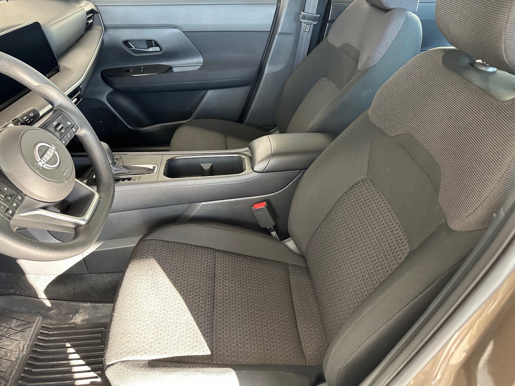 2025 Nissan Kicks S AWD in Cowansville, Quebec - 23 - w1024h768px