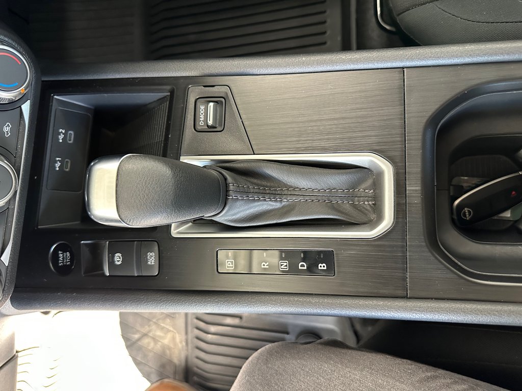 2025 Nissan Kicks S AWD in Cowansville, Quebec - 27 - w1024h768px