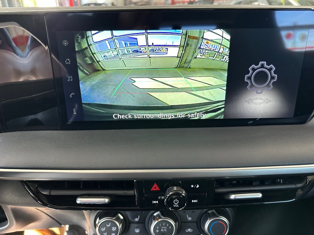 2025 Nissan Kicks S AWD in Cowansville, Quebec - 30 - w1024h768px