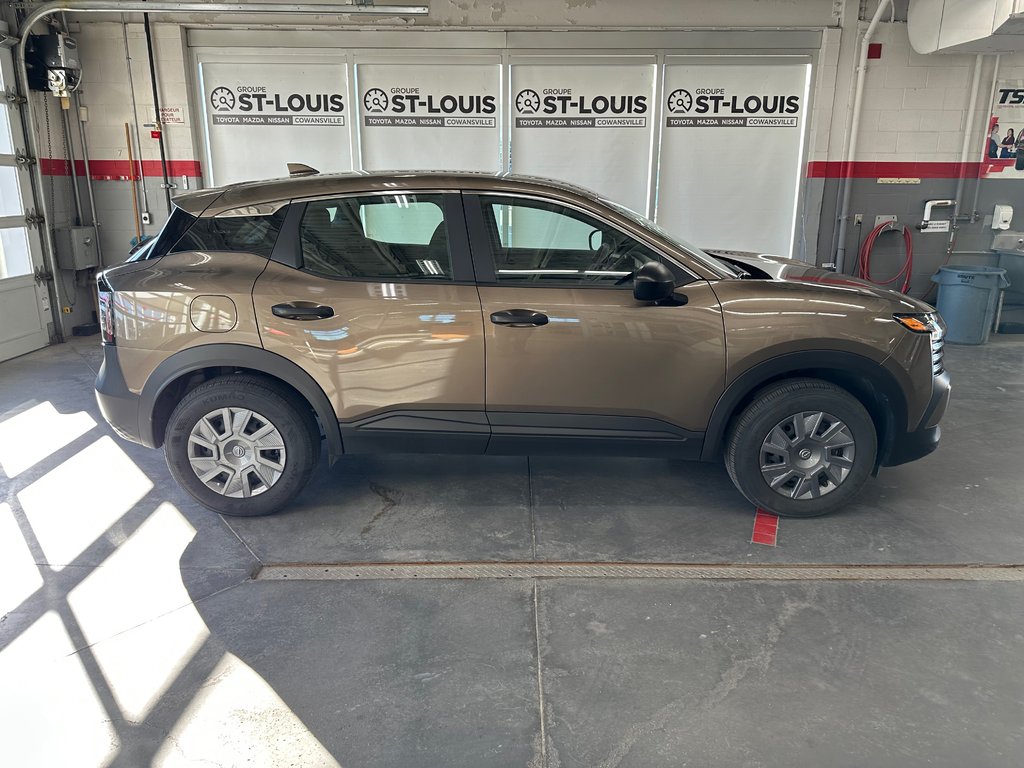 2025 Nissan Kicks S AWD in Cowansville, Quebec - 2 - w1024h768px