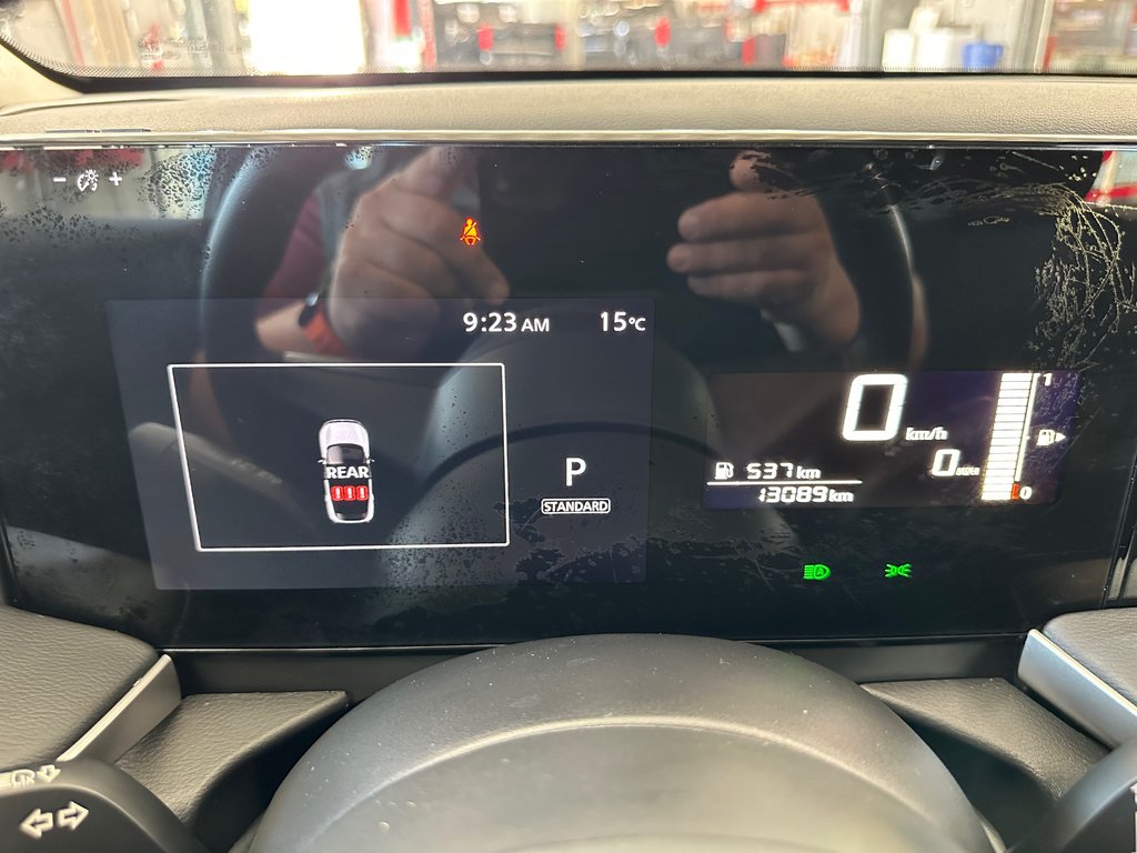 2025 Nissan Kicks S AWD in Cowansville, Quebec - 36 - w1024h768px