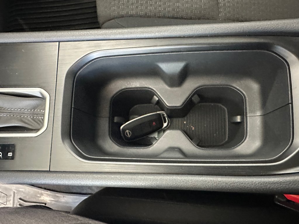 2025 Nissan Kicks S AWD in Cowansville, Quebec - 26 - w1024h768px