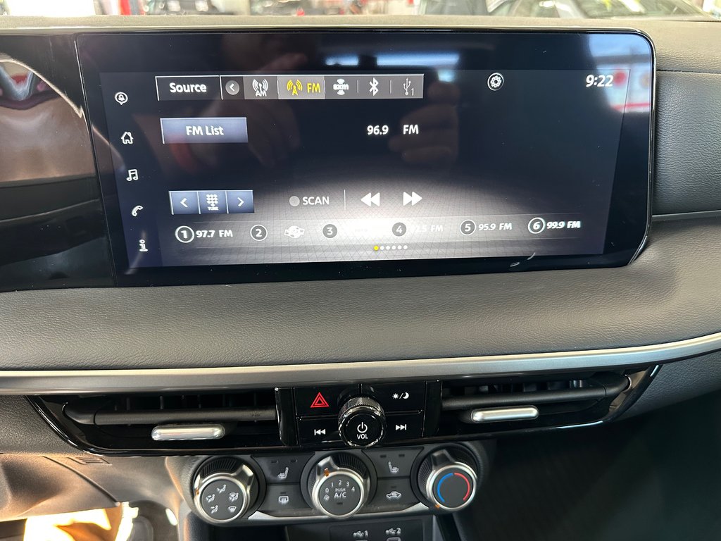 2025 Nissan Kicks S AWD in Cowansville, Quebec - 29 - w1024h768px