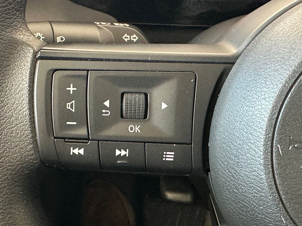 2025 Nissan Kicks S AWD in Cowansville, Quebec - 34 - w1024h768px