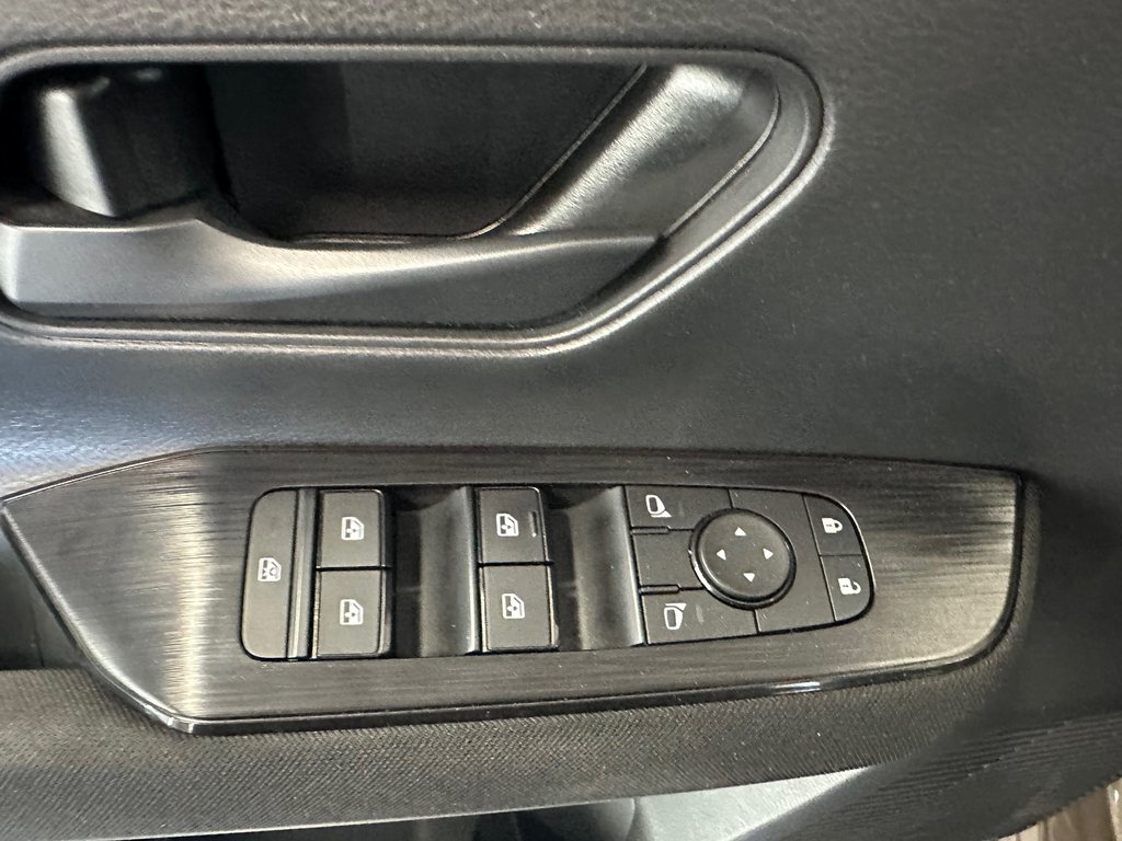 2025 Nissan Kicks S TA in Cowansville, Quebec - 24 - w1024h768px