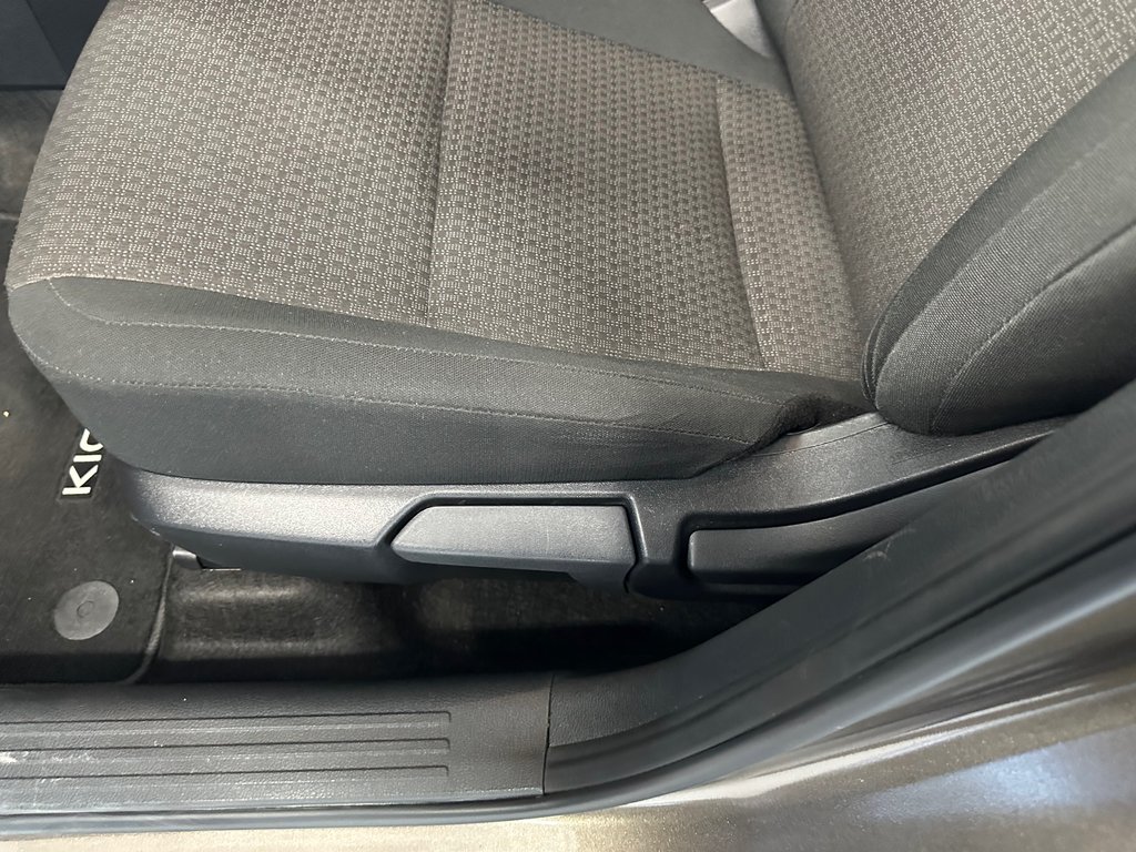 2025 Nissan Kicks S TA in Cowansville, Quebec - 23 - w1024h768px