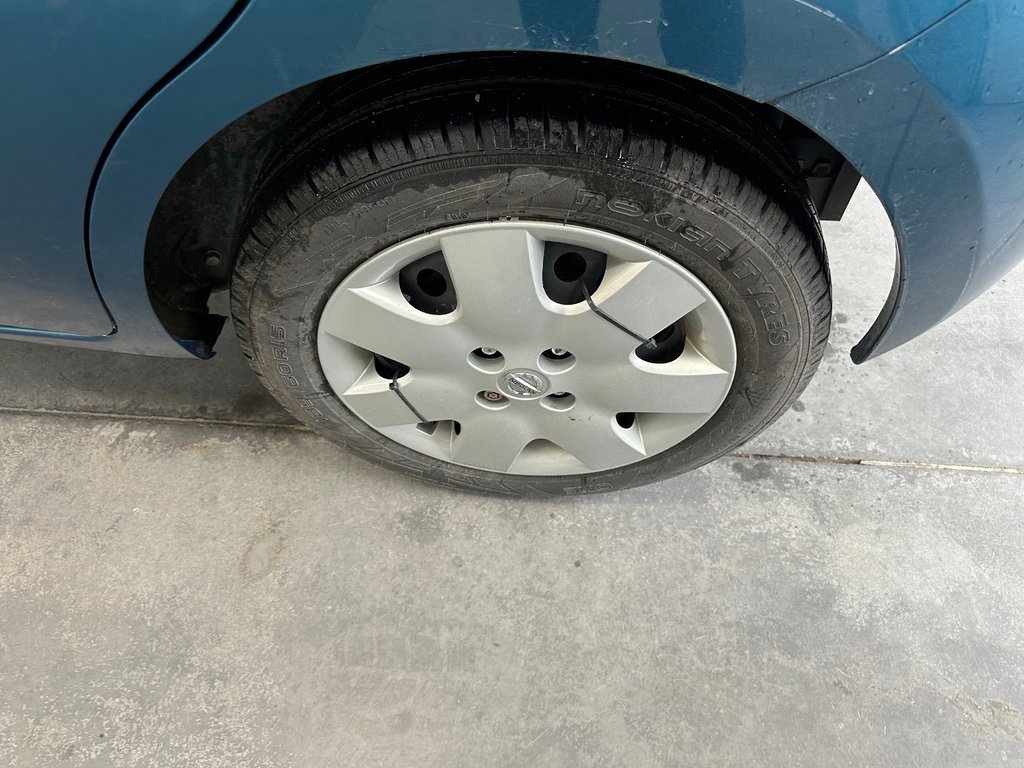 2017 Nissan Micra SV in Cowansville, Quebec - 9 - w1024h768px