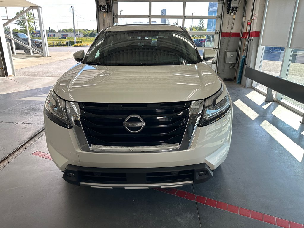 Nissan Pathfinder Platinum 2023 à Cowansville, Québec - 12 - w1024h768px