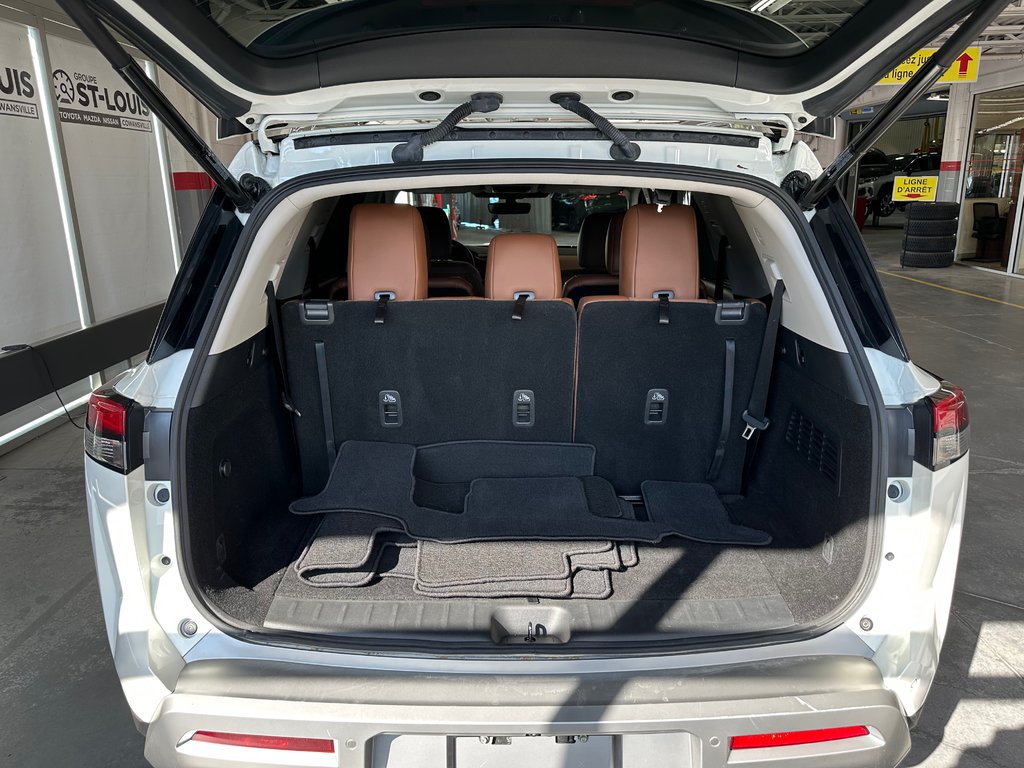 Nissan Pathfinder Platinum 2023 à Cowansville, Québec - 5 - w1024h768px