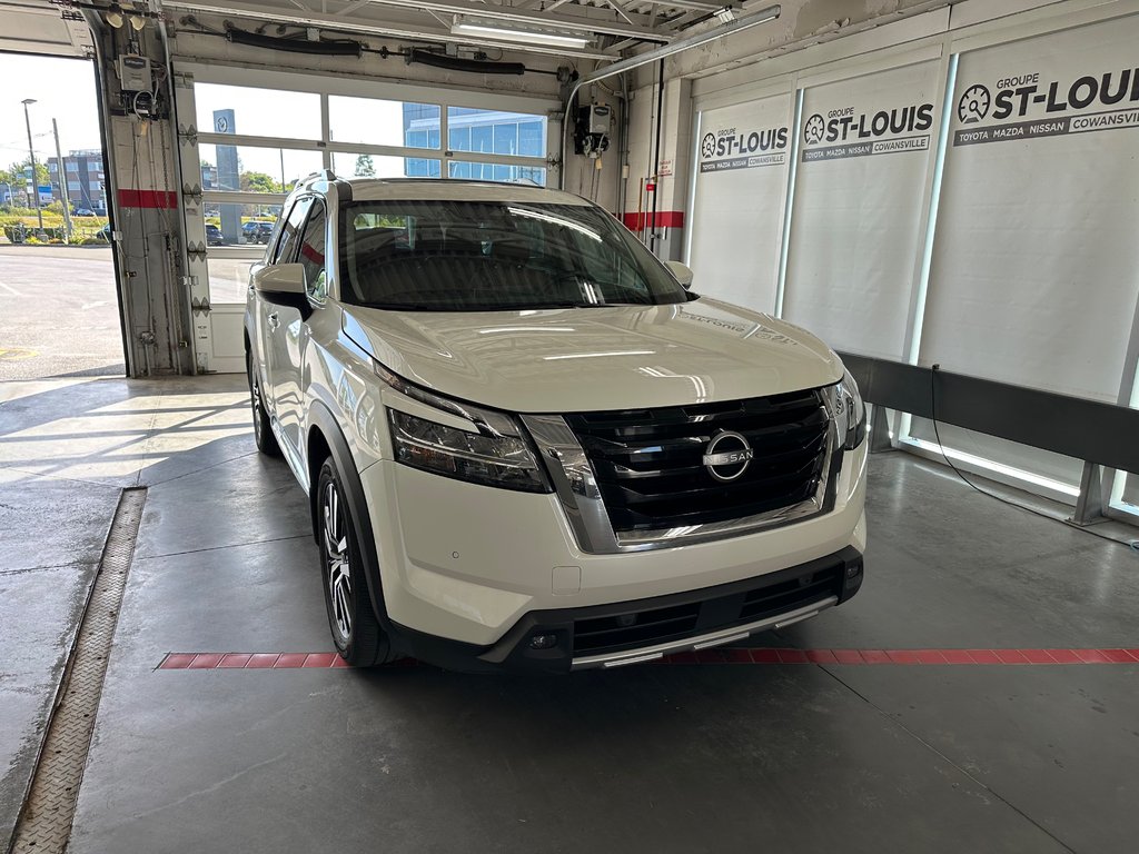Nissan Pathfinder Platinum 2023 à Cowansville, Québec - 1 - w1024h768px
