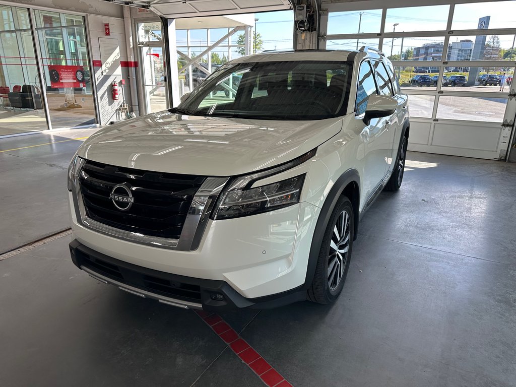 Nissan Pathfinder Platinum 2023 à Cowansville, Québec - 11 - w1024h768px