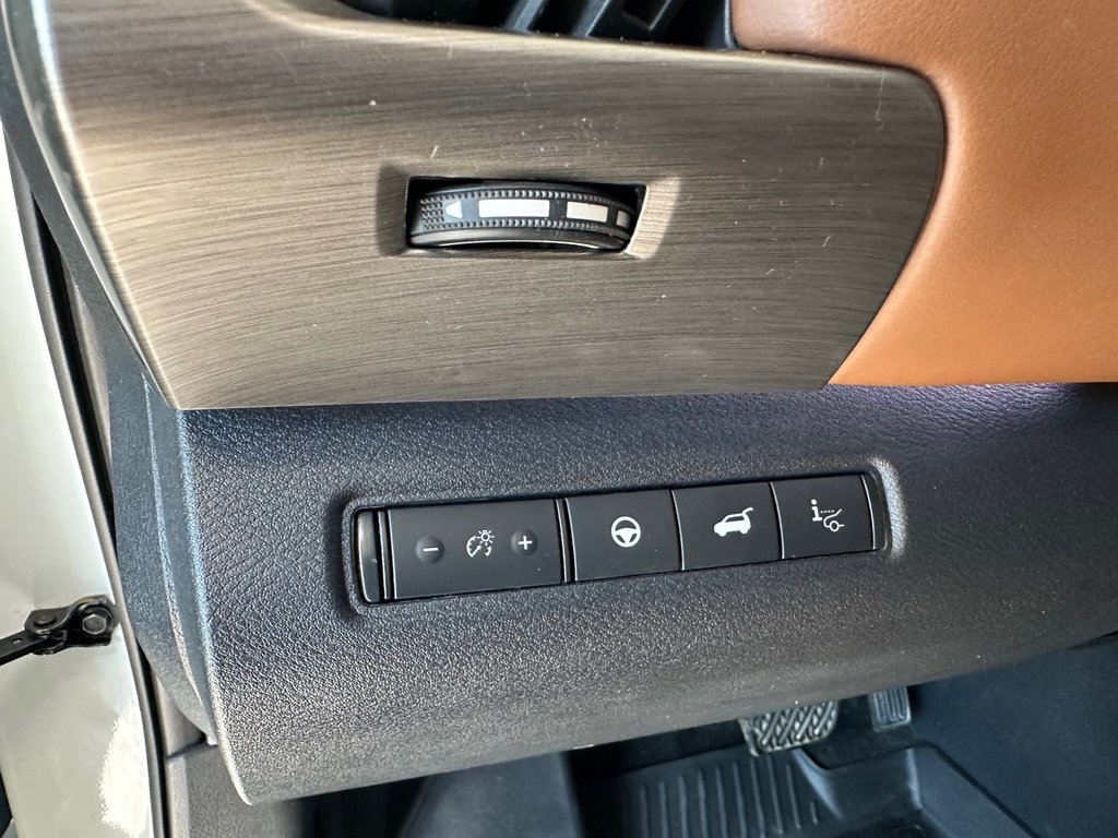 Nissan Pathfinder Platinum 2023 à Cowansville, Québec - 26 - w1024h768px