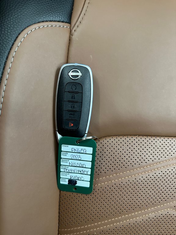 Nissan Pathfinder Platinum 2023 à Cowansville, Québec - 44 - w1024h768px