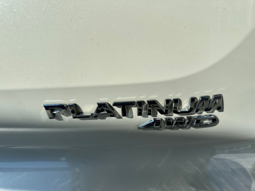 Nissan Pathfinder Platinum 2023 à Cowansville, Québec - 4 - w1024h768px