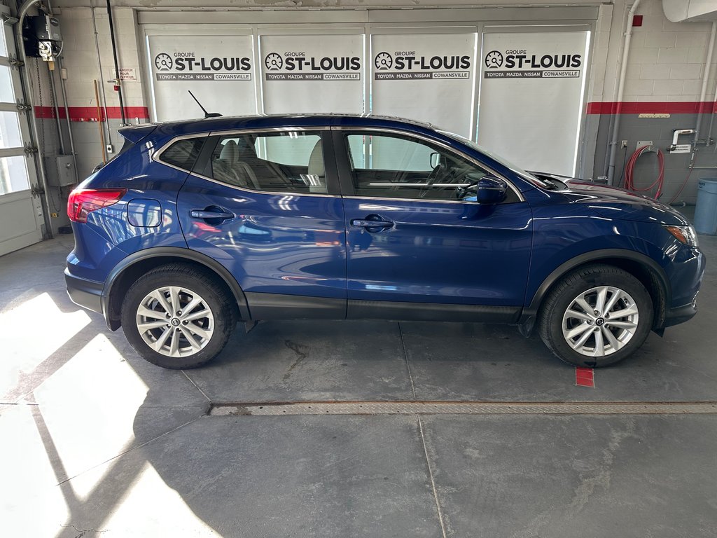 2019 Nissan Qashqai SV AWD in Cowansville, Quebec - 2 - w1024h768px