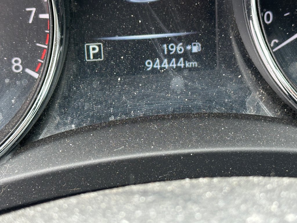 2017 Nissan Rogue SV AWD in Cowansville, Quebec - 9 - w1024h768px