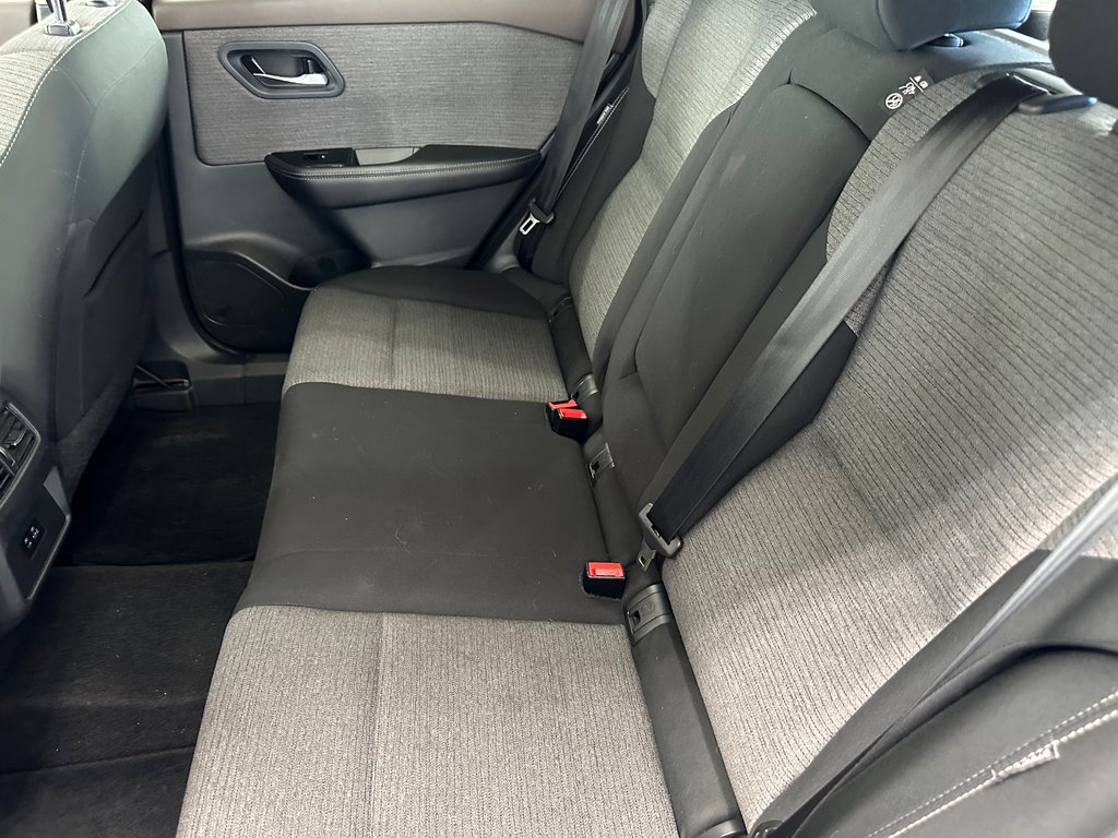 2021 Nissan Rogue SV in Cowansville, Quebec - 27 - w1024h768px