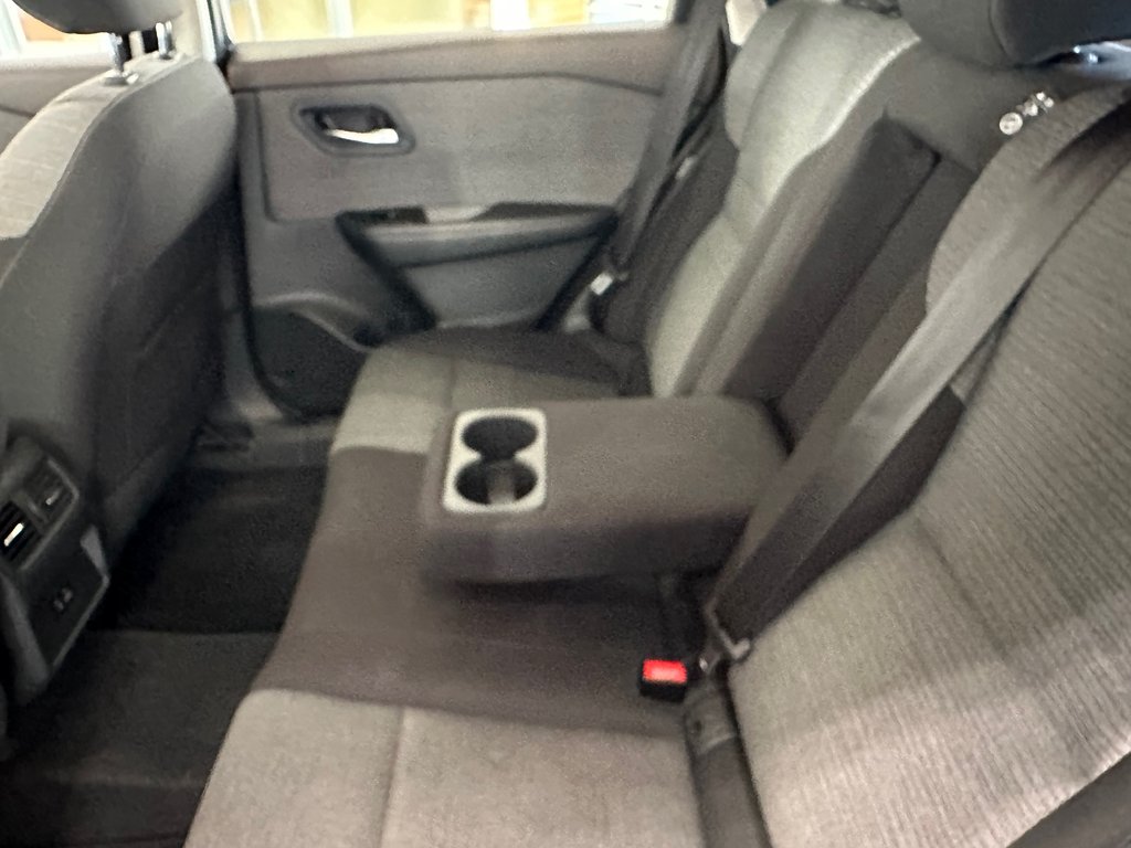 2021 Nissan Rogue SV in Cowansville, Quebec - 21 - w1024h768px