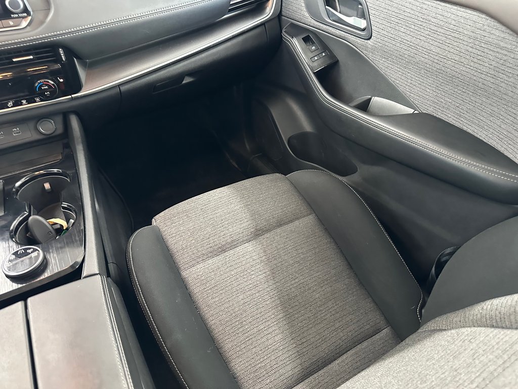 2021 Nissan Rogue SV in Cowansville, Quebec - 24 - w1024h768px