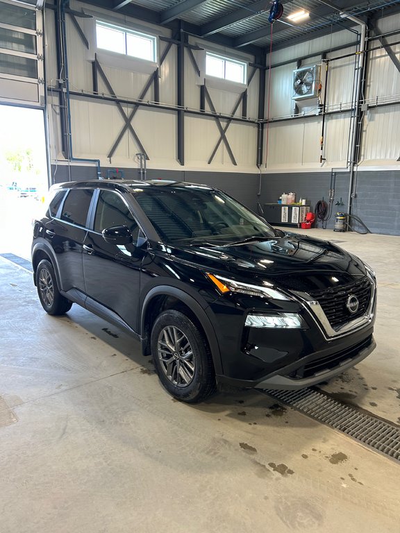 Nissan Rogue S AWD 2023 à Cowansville, Québec - 8 - w1024h768px