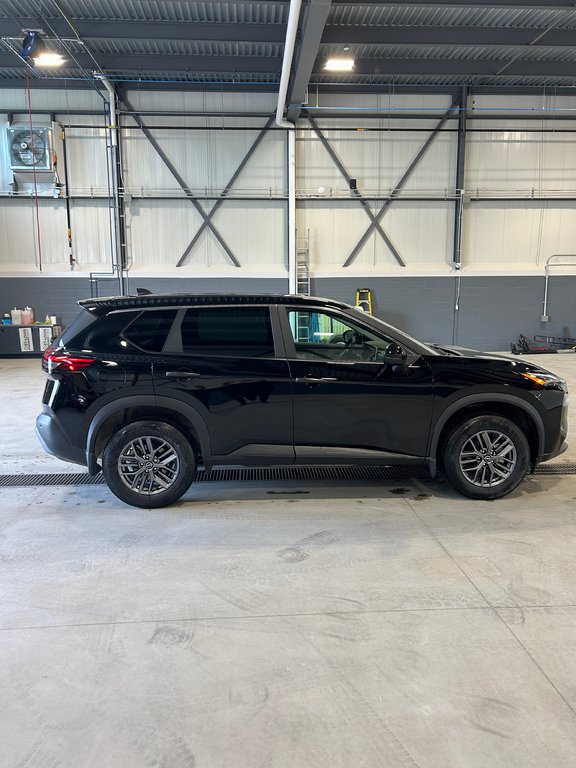 Nissan Rogue S AWD 2023 à Cowansville, Québec - 7 - w1024h768px