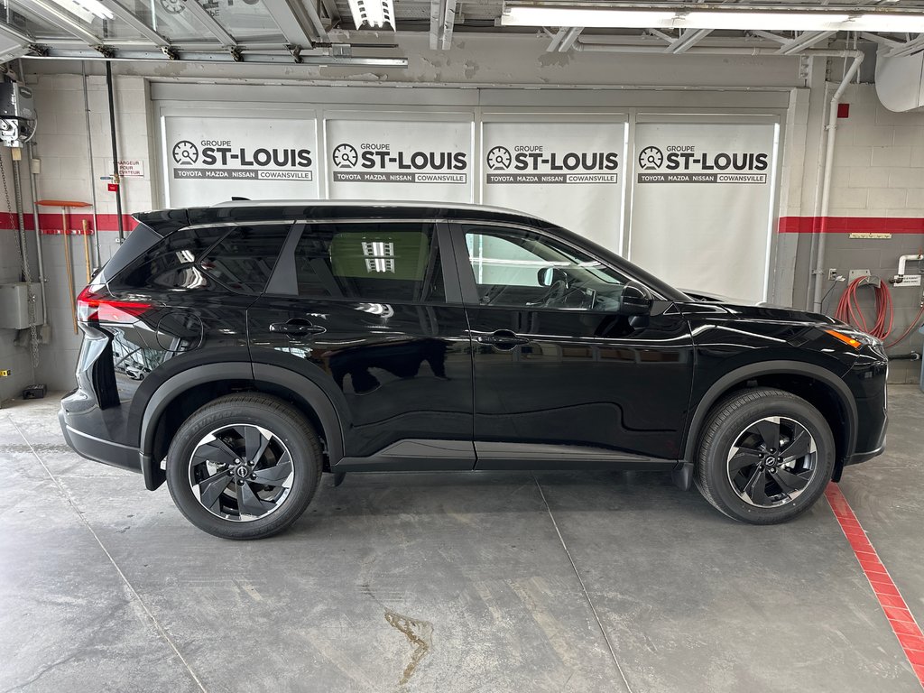 2024  Rogue SV Moonroof in Cowansville, Quebec - 6 - w1024h768px