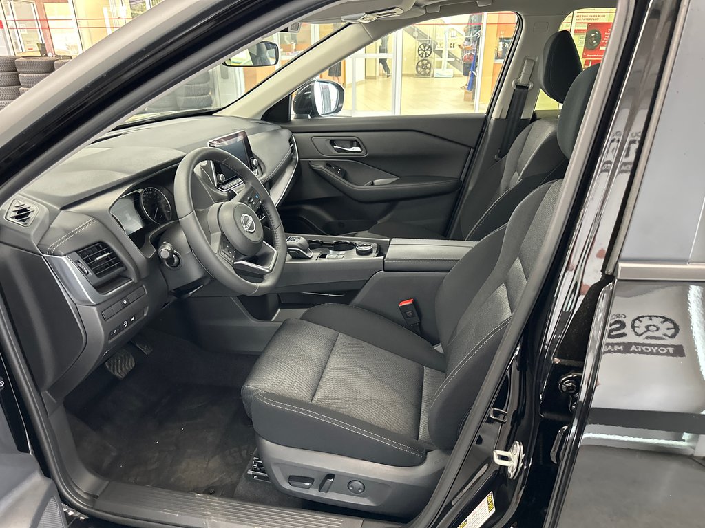 2024  Rogue SV Moonroof in Cowansville, Quebec - 9 - w1024h768px