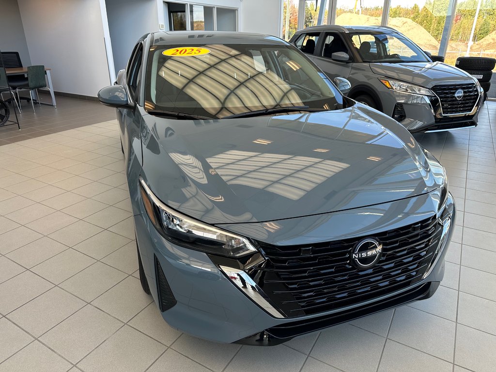 Nissan Sentra SV Toit ouvrant 2025 à Cowansville, Québec - 1 - w1024h768px