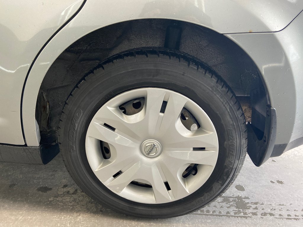 2011 Nissan Versa 1.8 S in Cowansville, Quebec - 10 - w1024h768px