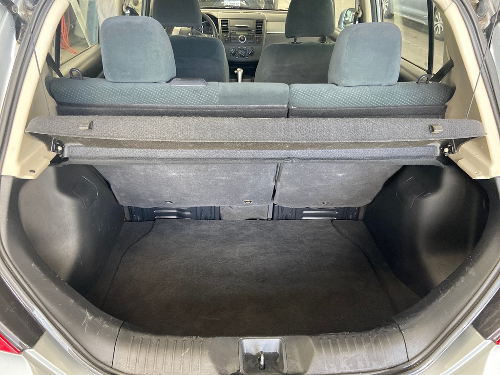 2011 Nissan Versa 1.8 S in Cowansville, Quebec - 17 - w1024h768px