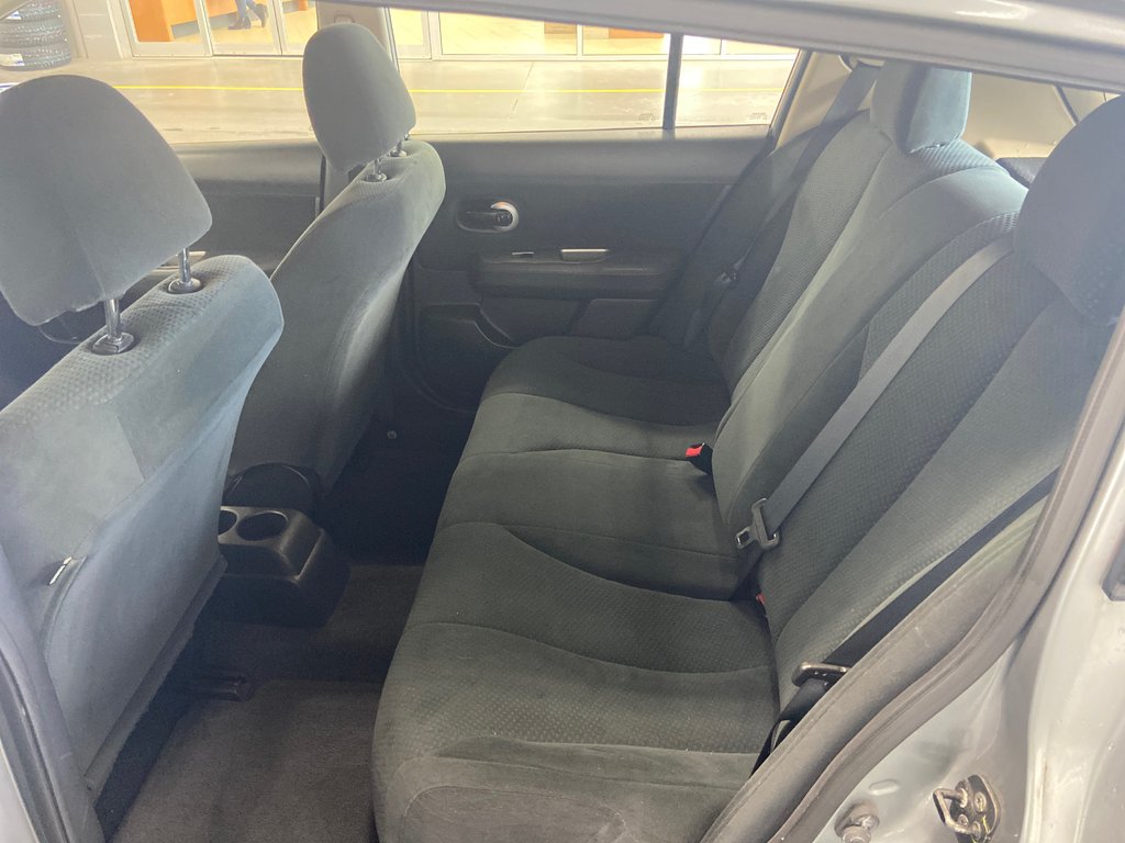 2011 Nissan Versa 1.8 S in Cowansville, Quebec - 19 - w1024h768px