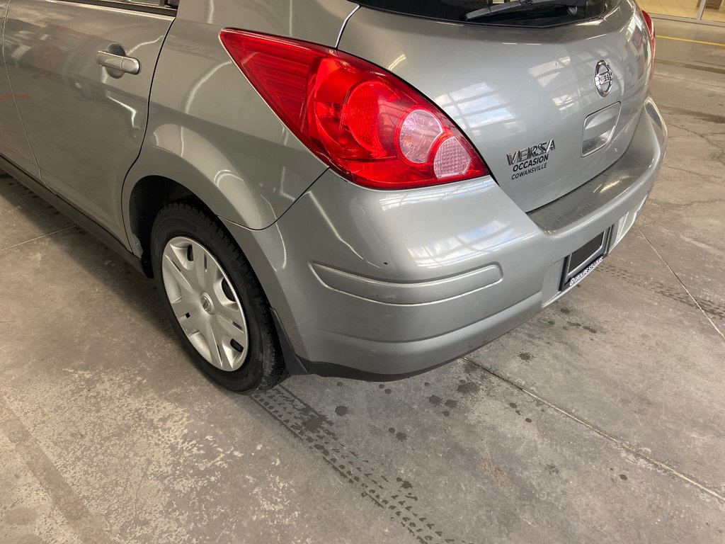 2011 Nissan Versa 1.8 S in Cowansville, Quebec - 9 - w1024h768px