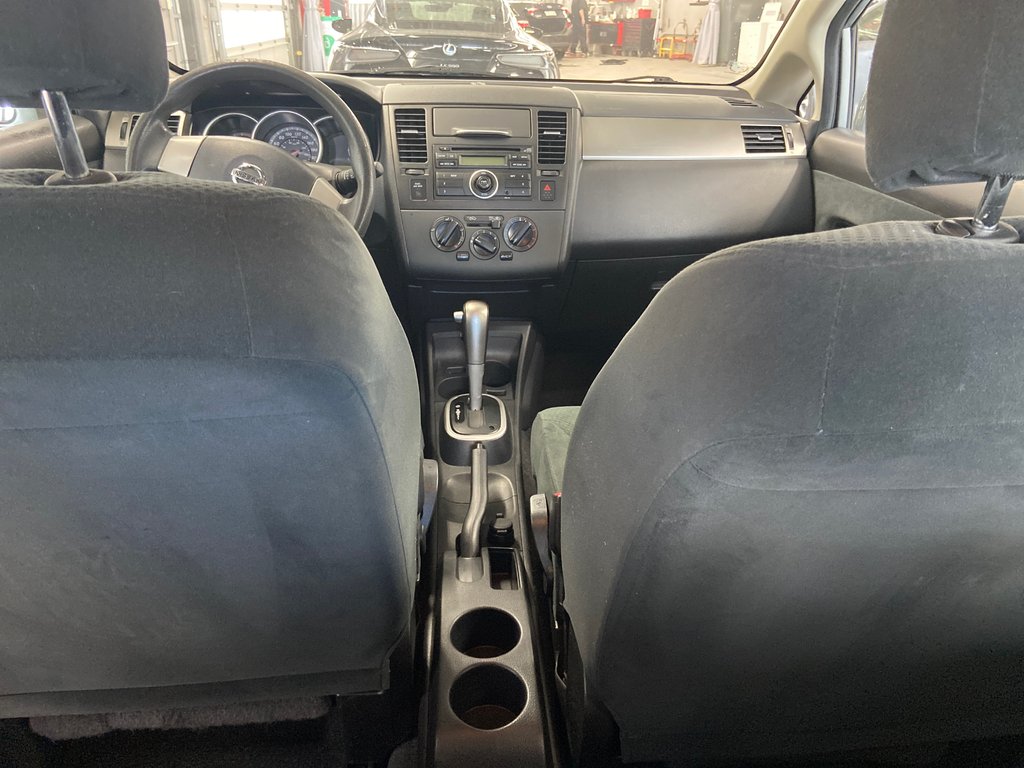 2011 Nissan Versa 1.8 S in Cowansville, Quebec - 20 - w1024h768px