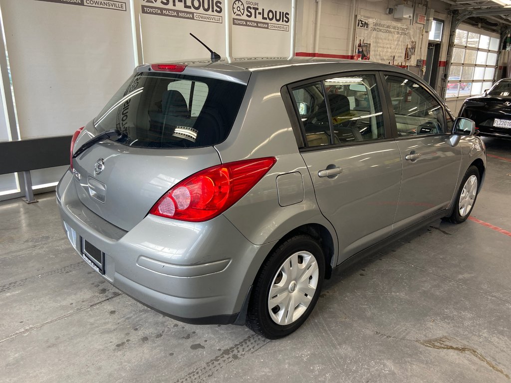 2011 Nissan Versa 1.8 S in Cowansville, Quebec - 3 - w1024h768px