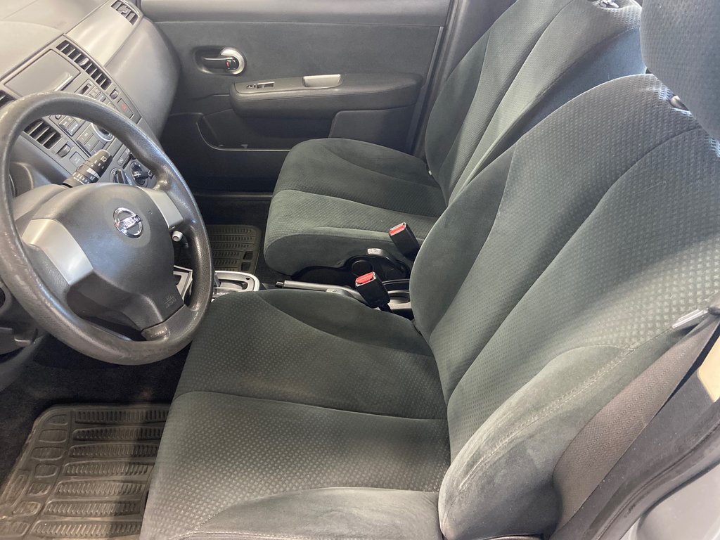 2011 Nissan Versa 1.8 S in Cowansville, Quebec - 26 - w1024h768px