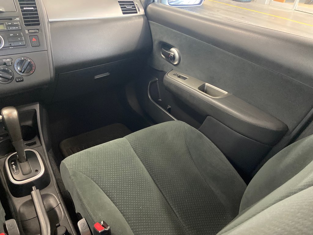 2011 Nissan Versa 1.8 S in Cowansville, Quebec - 23 - w1024h768px