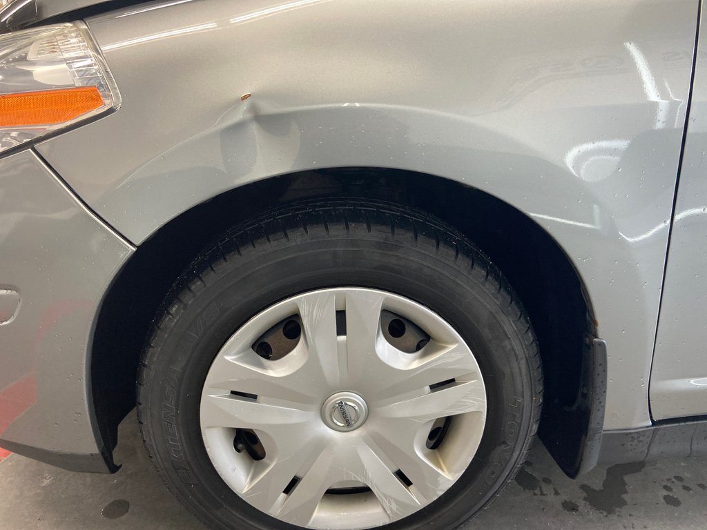 2011 Nissan Versa 1.8 S in Cowansville, Quebec - 12 - w1024h768px