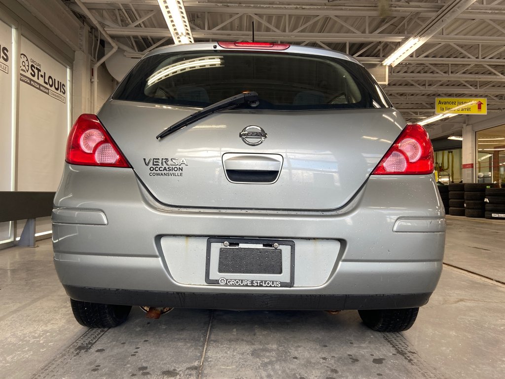 2011 Nissan Versa 1.8 S in Cowansville, Quebec - 4 - w1024h768px