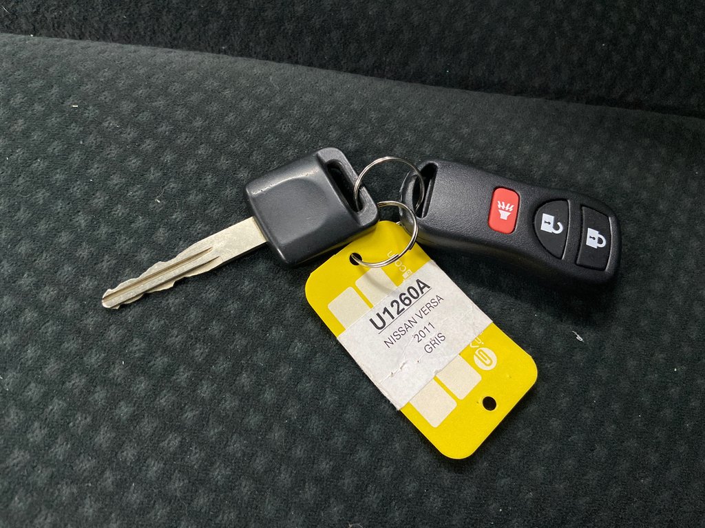 2011 Nissan Versa 1.8 S in Cowansville, Quebec - 35 - w1024h768px