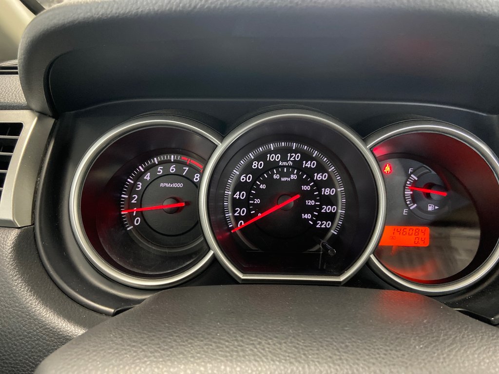 2011 Nissan Versa 1.8 S in Cowansville, Quebec - 32 - w1024h768px