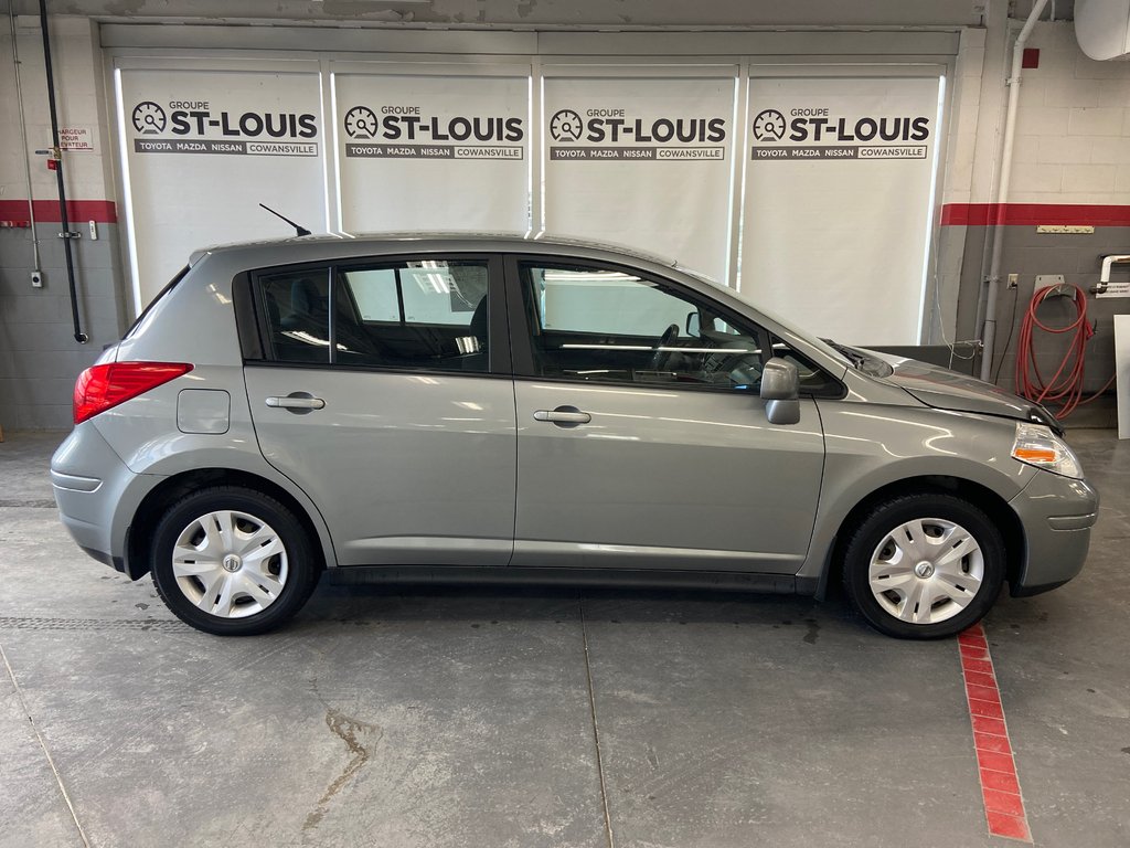 2011 Nissan Versa 1.8 S in Cowansville, Quebec - 2 - w1024h768px