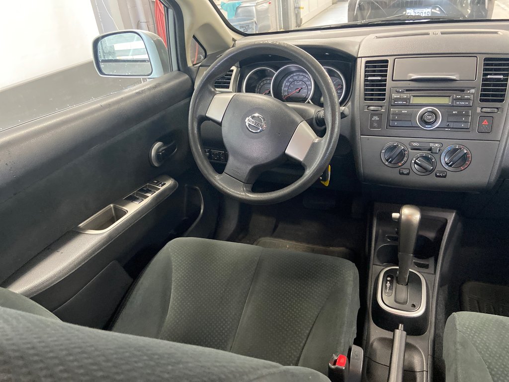 2011 Nissan Versa 1.8 S in Cowansville, Quebec - 22 - w1024h768px