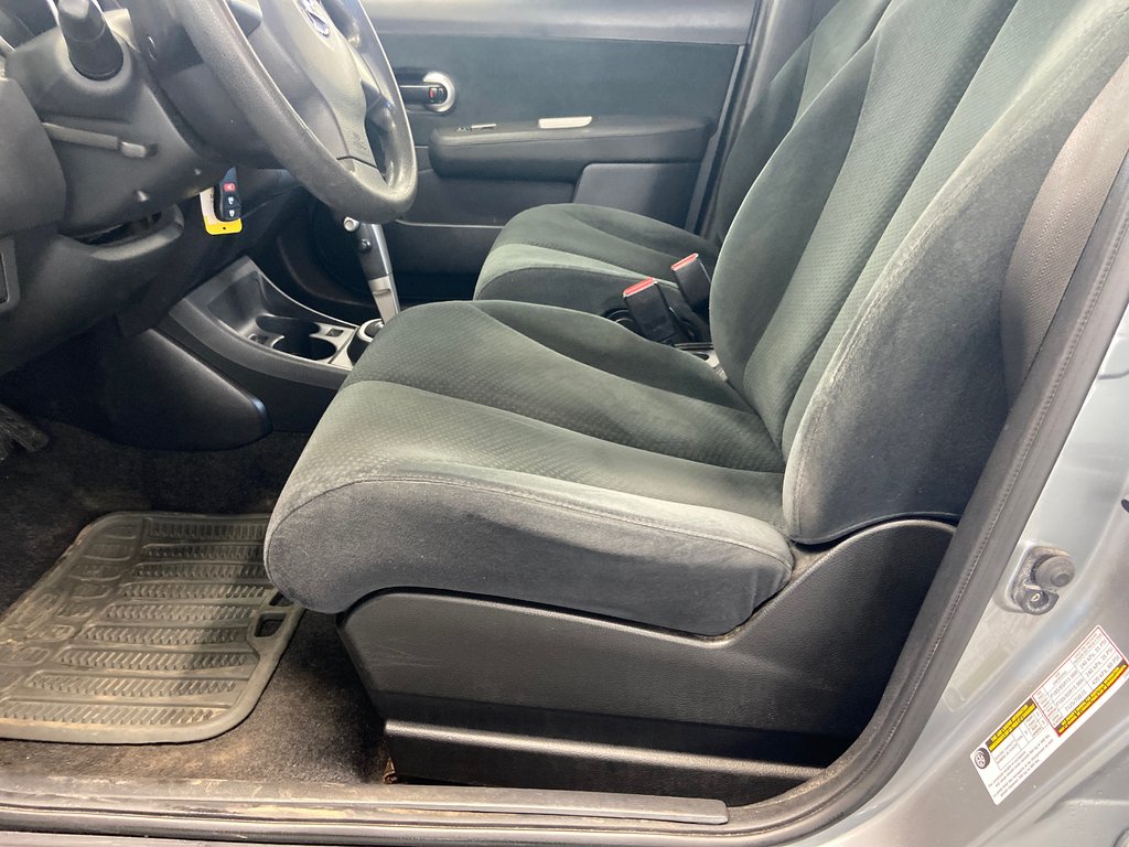 2011 Nissan Versa 1.8 S in Cowansville, Quebec - 25 - w1024h768px